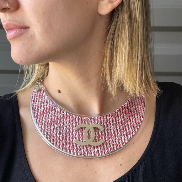 CHANEL '14 Spring Coll B 14P Pink Tweed & Lucite Silver Logo CC Plaque Necklace - Picture 1 of 11